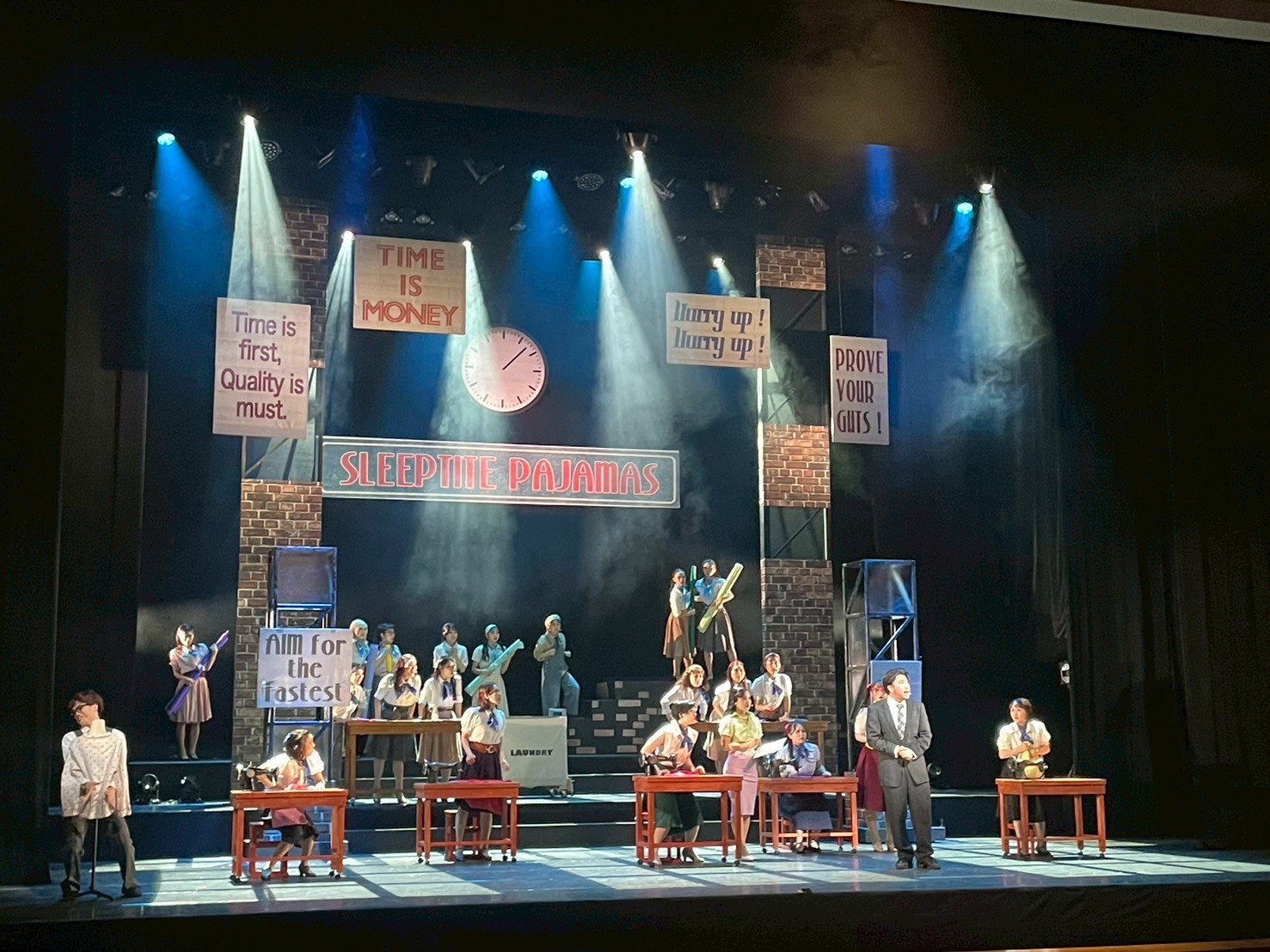 The Pajama Game（翻訳・訳詞・演出）舞台写真